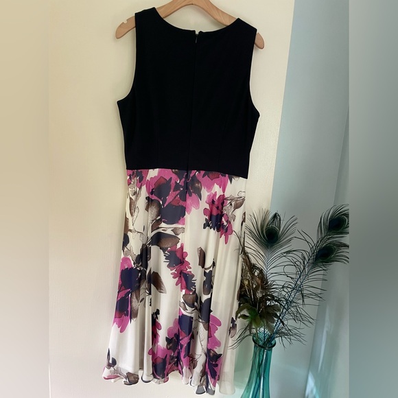 Floral Sleeveless Dress - Navy Blue and Pink - Picture 2 of 6